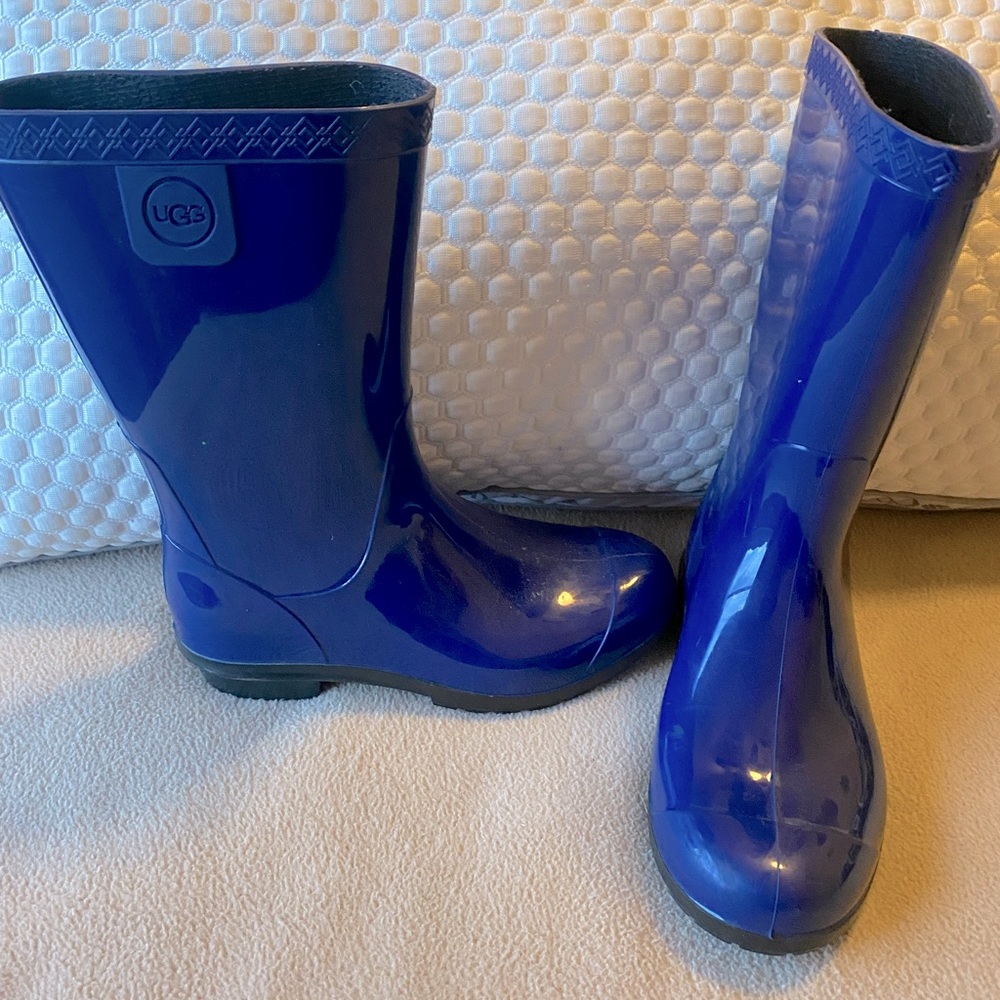Ugg rain boots girls size 2